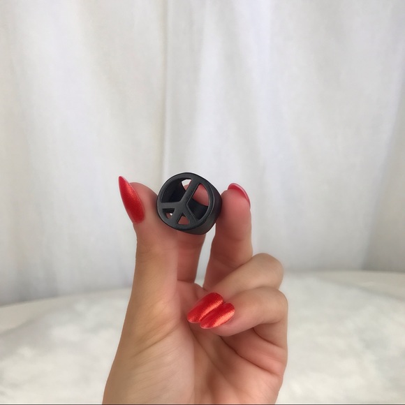 🚫SOLD🚫 Black Peace Sign Metal Ring Size 6 or - Picture 3 of 14